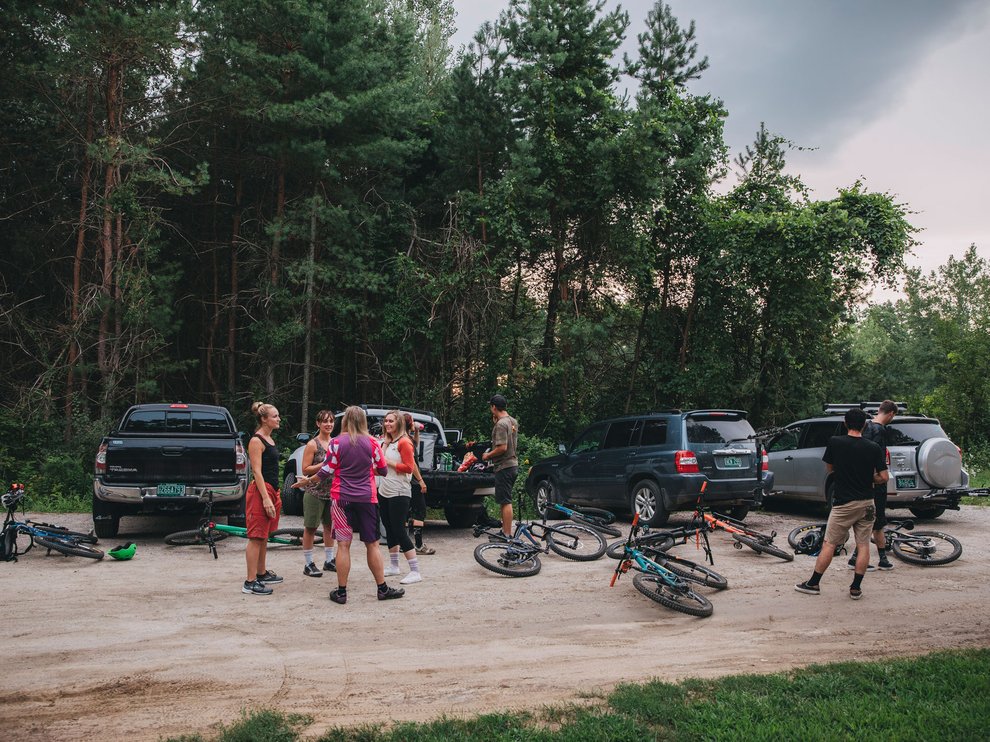 Parking lot apres after a beautiful mountain bike session.