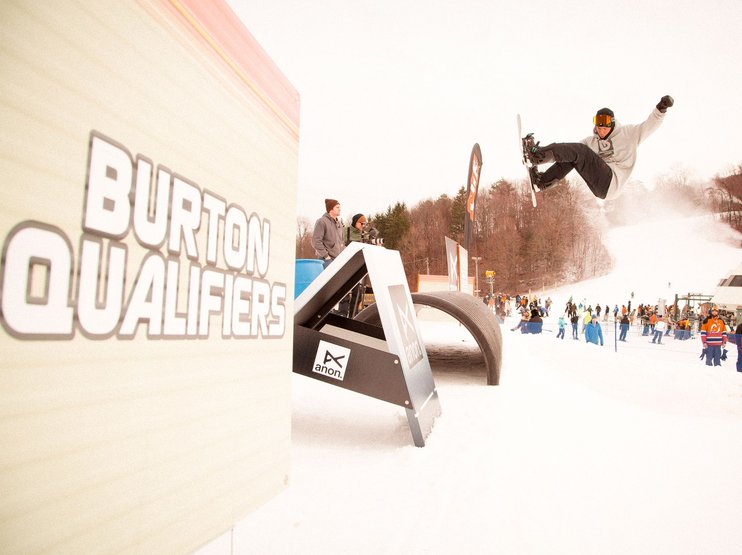 Burton team rider, Zak Hale came out to share some laps with the contestants.
