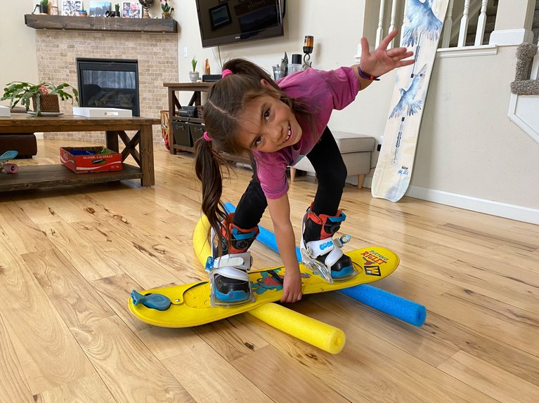 Jeux de Glisse & Équilibre Enfant : Snowboard à Domicile