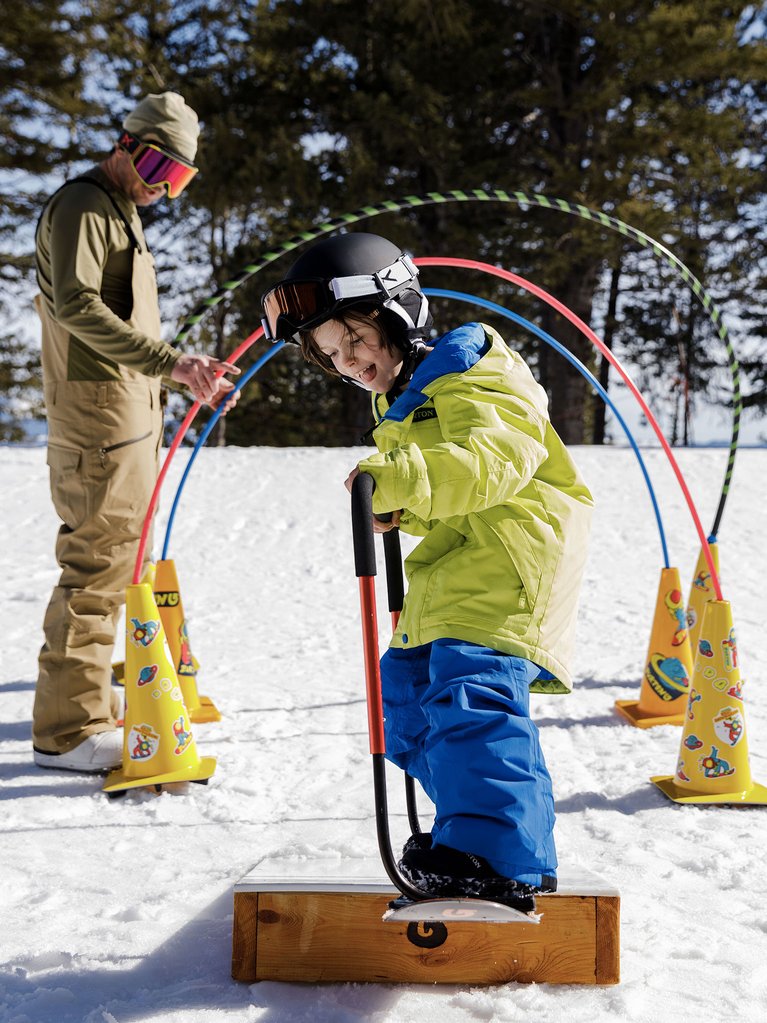 Initiation Snowboard Enfant avec Barre d'Appui