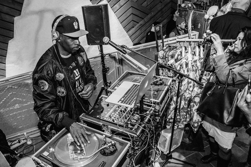 Pete Rock spinning that good stuff.