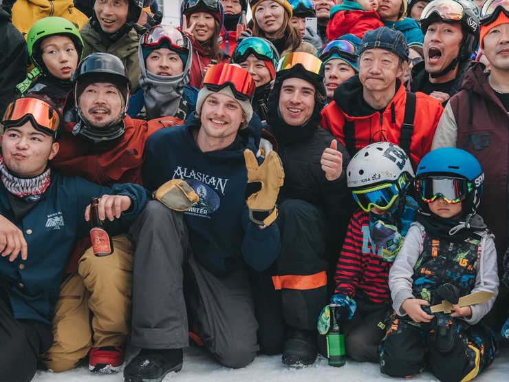 Our first Burton Japan POW Day, with locals stoked to ride with the pros.