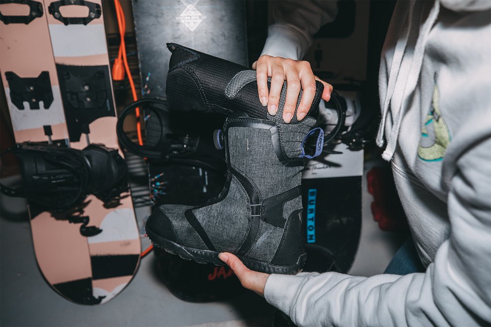 how-to-store-snowboards-boots-insert-liners.jpg