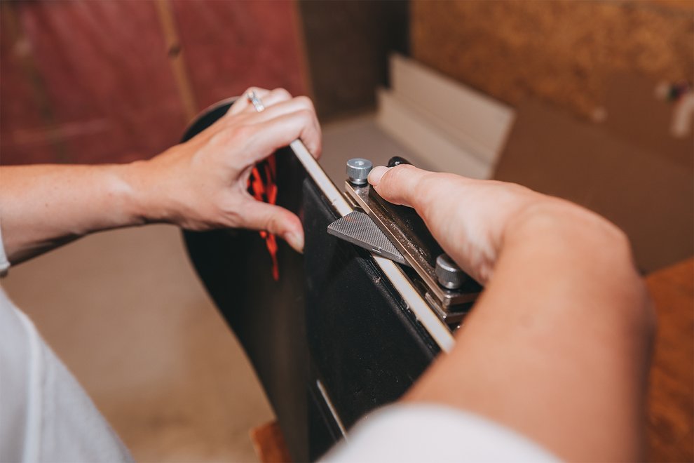 how-to-store-snowboards-tune-edges-1.jpg