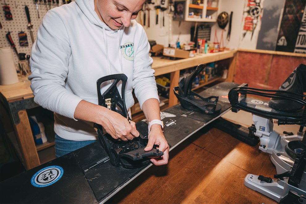 how-to-store-snowboards-unmount-bindings-1.jpg