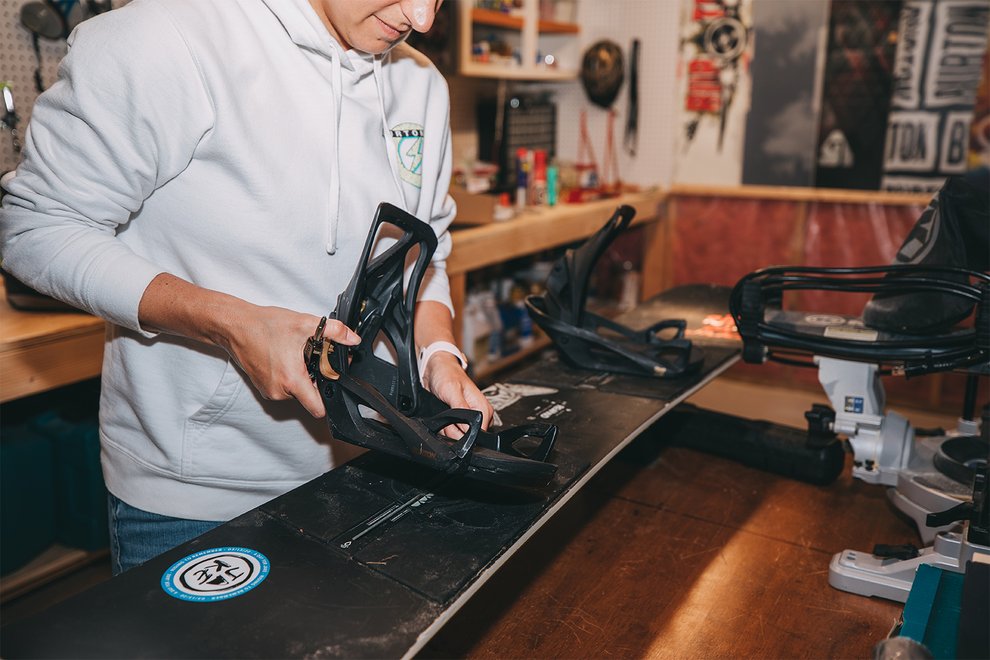 how-to-store-snowboards-unmount-bindings-2.jpg