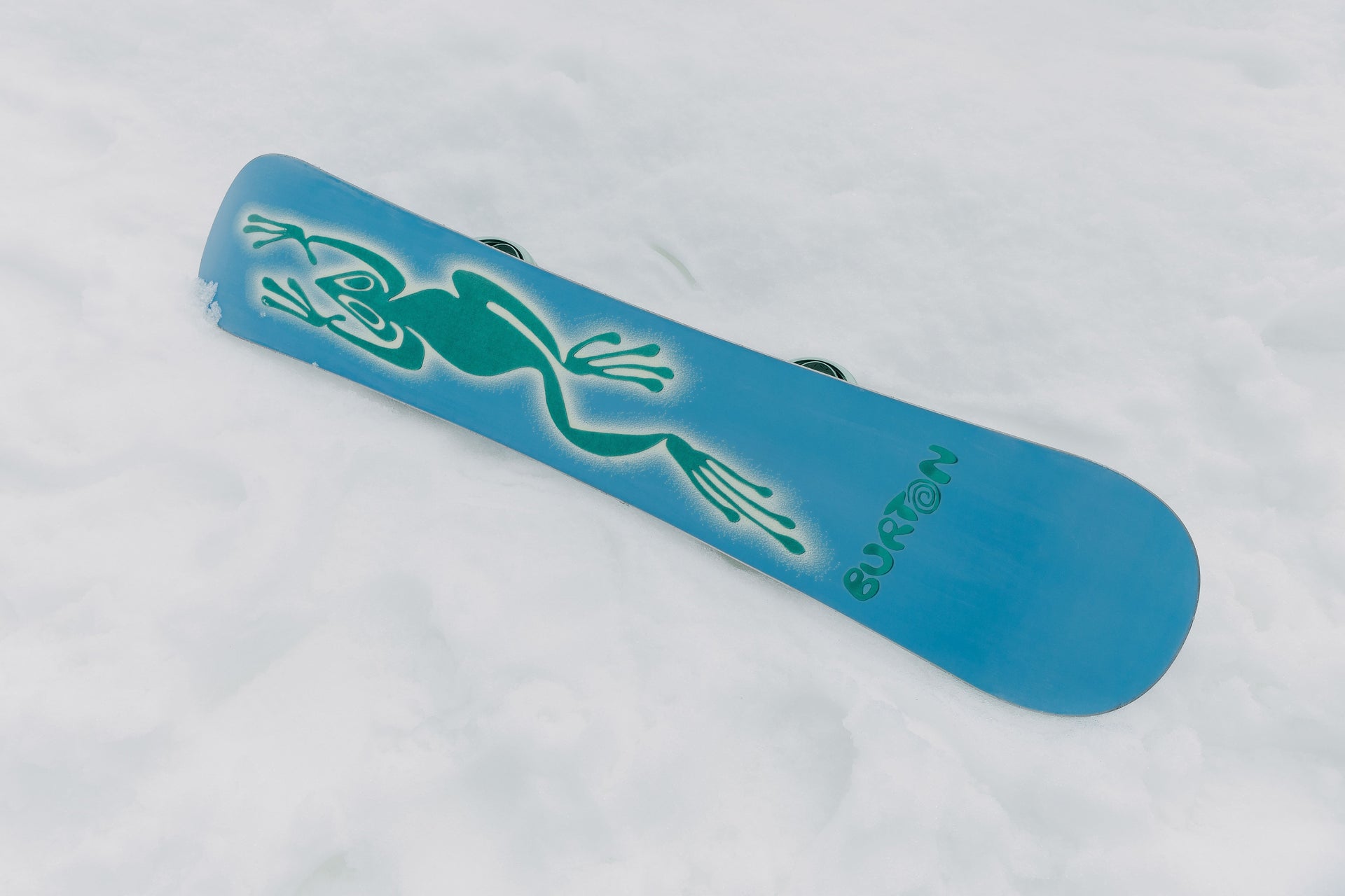 black burton snowboard with rainbow paint splatter Women's Feelgood 2025 The flat Burton Vapor Snowboard - Wide
