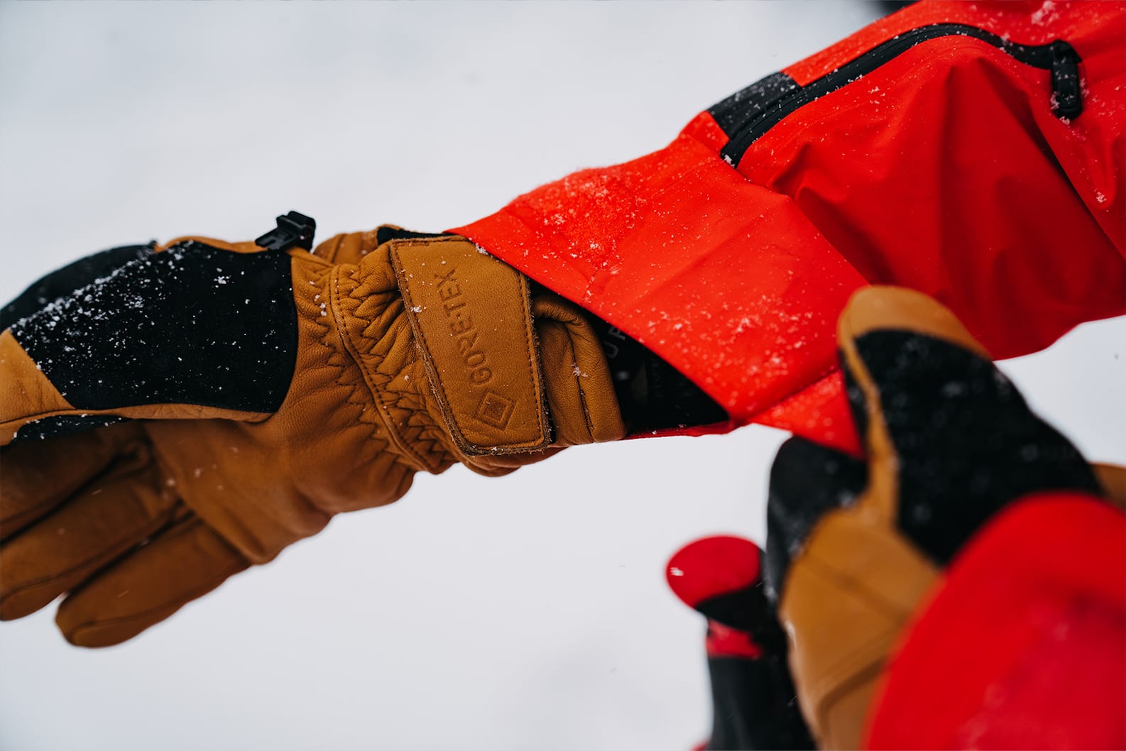 7 Tips to keep your hands warm while snowboarding
