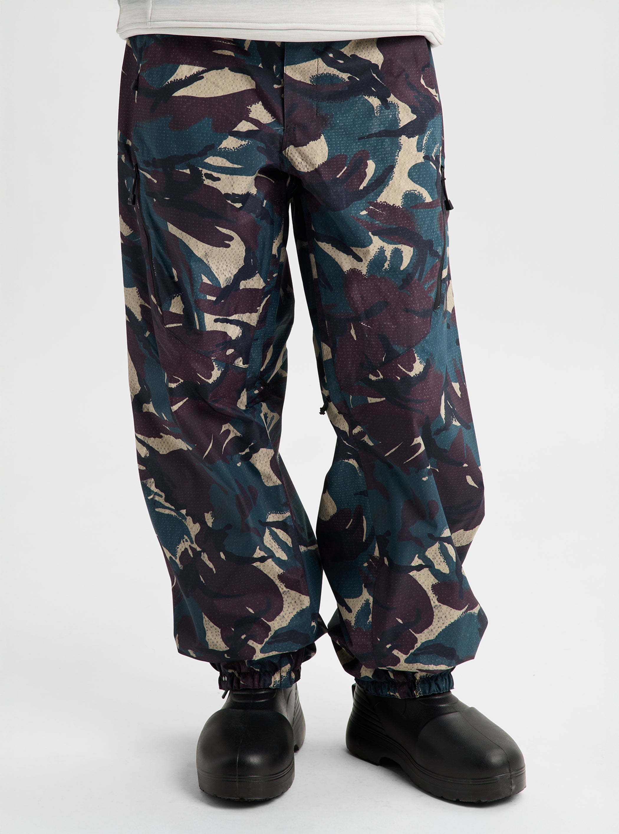 Product image of Women's Burton Reserve 2L Relaxed Pants[Variant:Seersucker Camo]