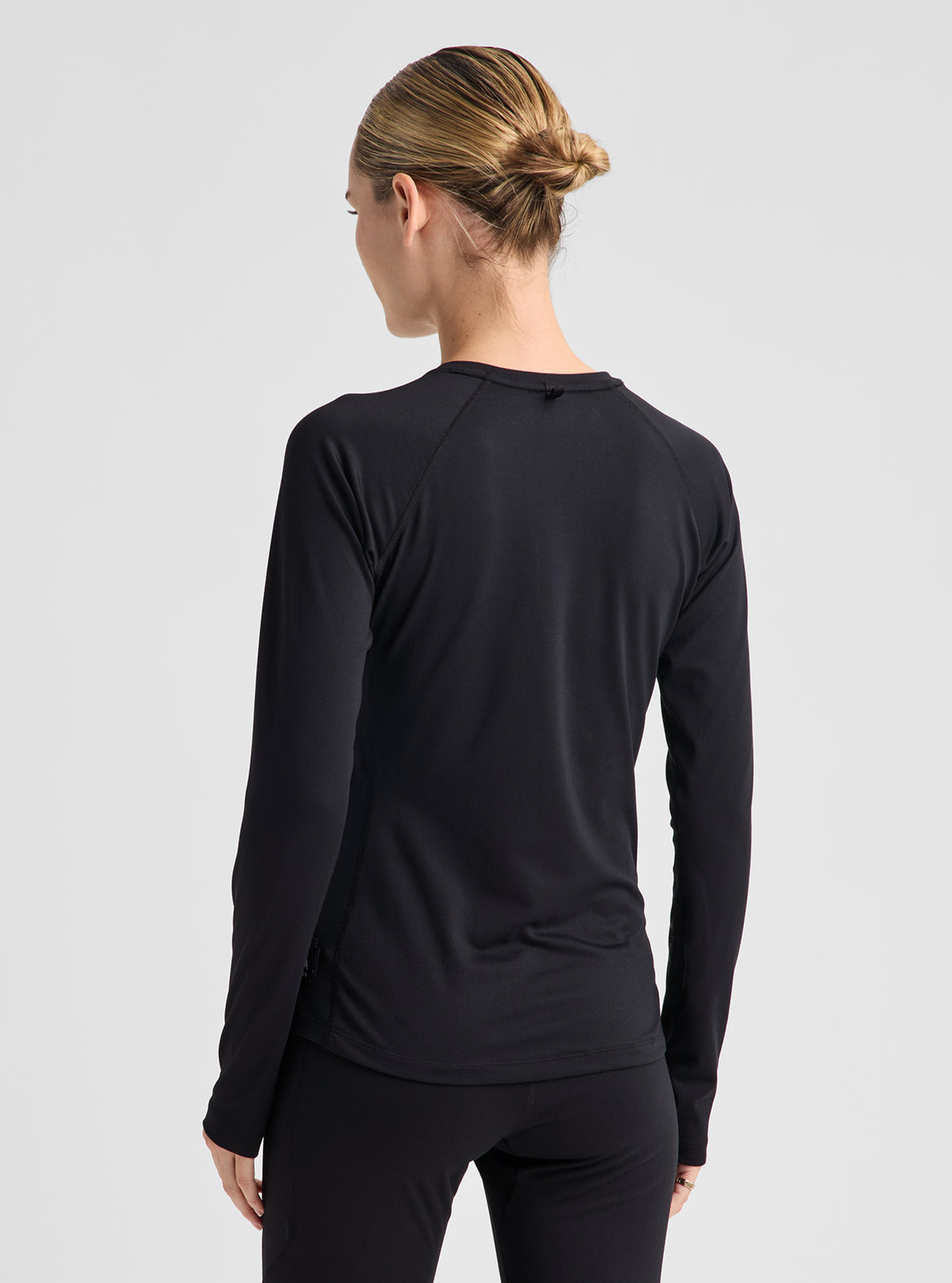 Product image of Women's Burton Synthetic Midweight Base Layer Crew[Variant:True Black]