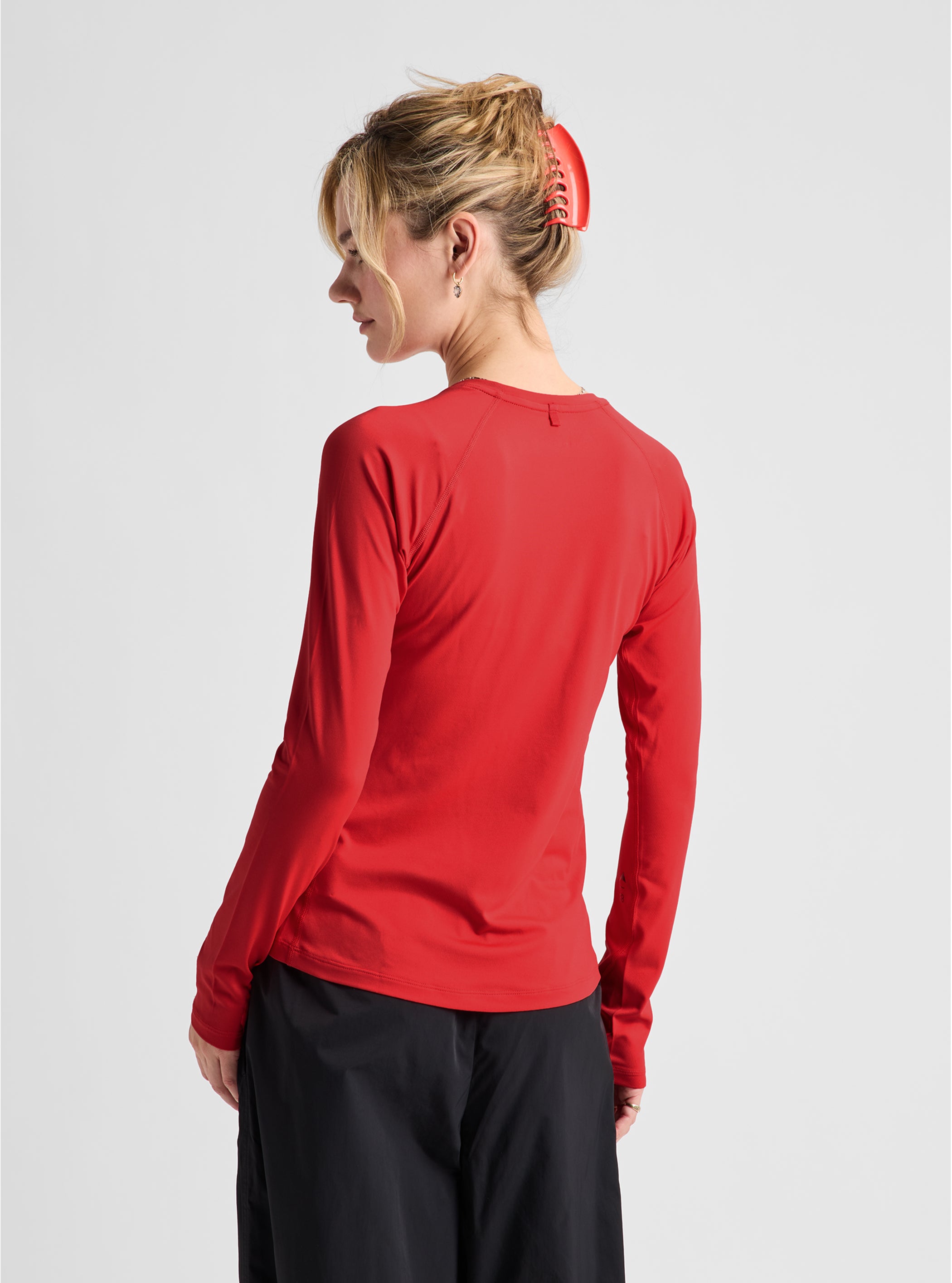 Product image of Women's Burton Lightweight Base Layer Crewneck[Variant:Hot Tamale]