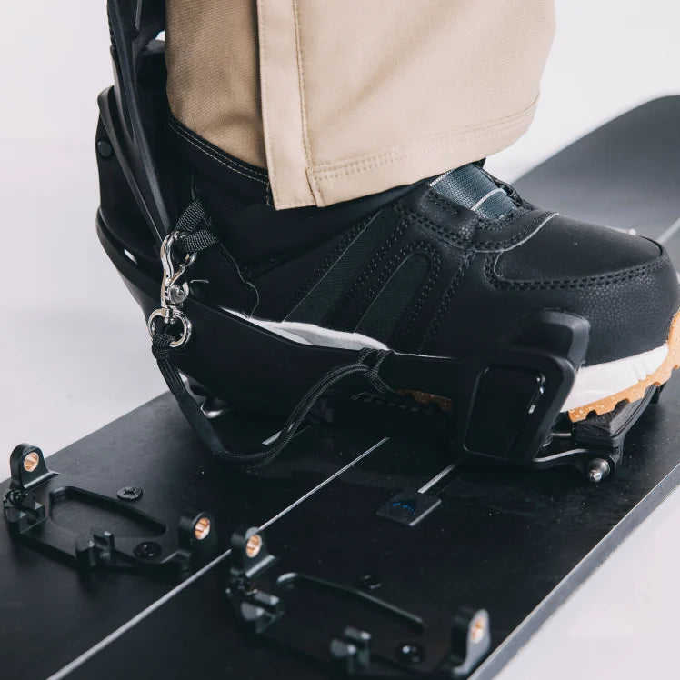 Bindings Leash mechanism