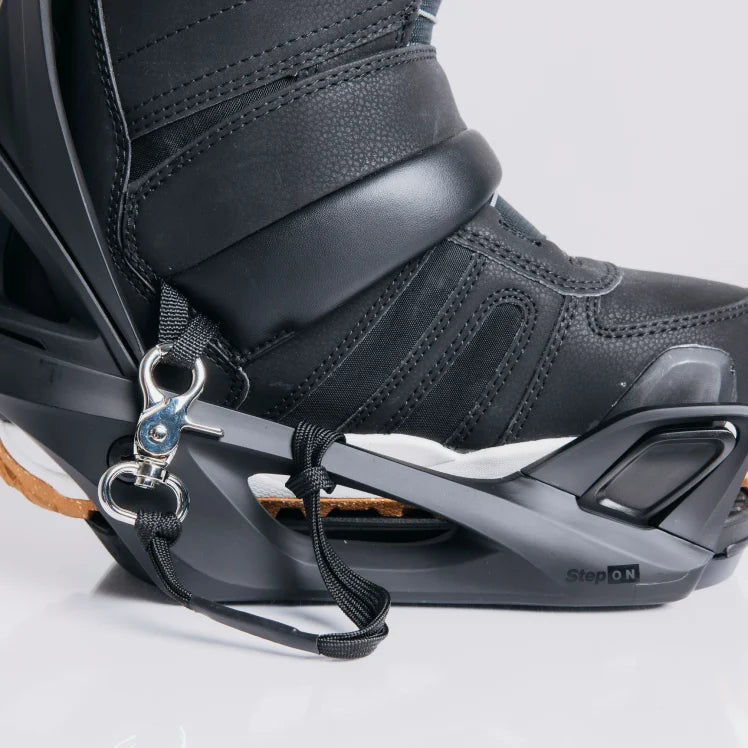 Binding leash mechanism
