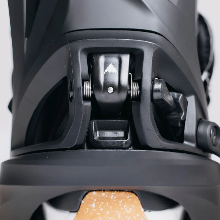 Binding heal cleat engagement