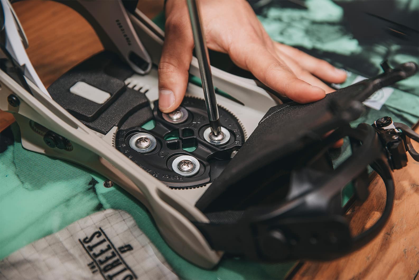 A Beginner’s Guide on How to Set up a Snowboard Burton Snowboards