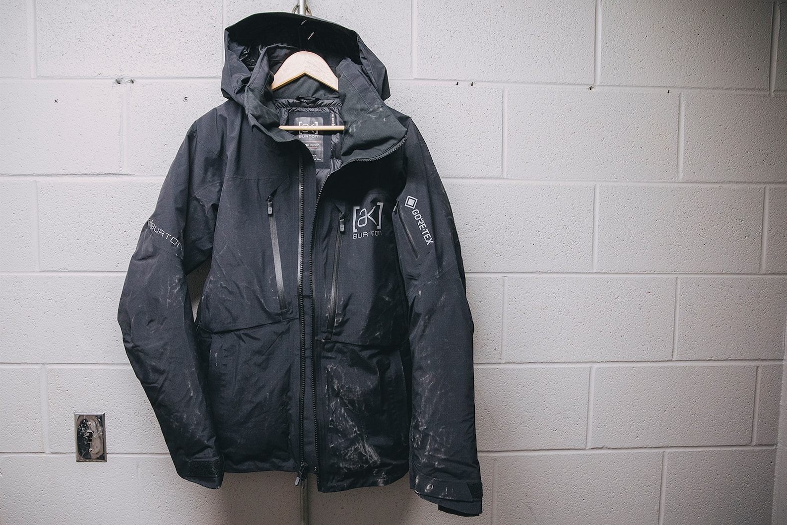 How to Wash a Puffer Jacket in 4 Easy Steps