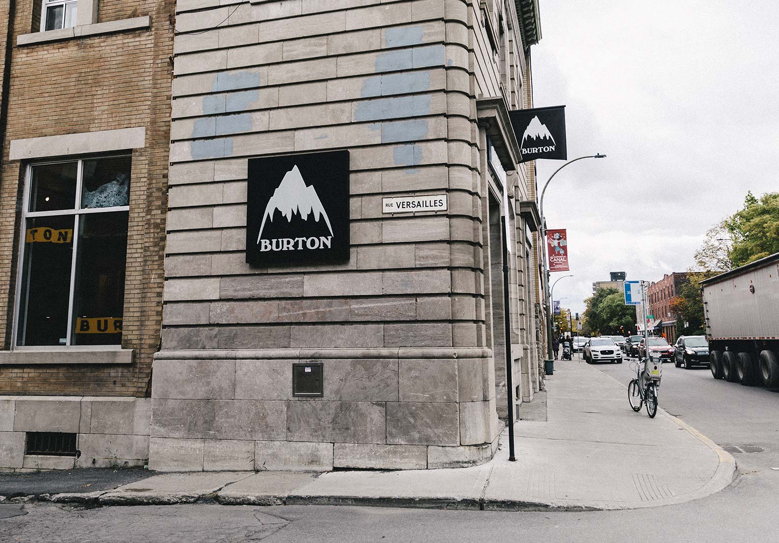 Burton flaggskeppsbutik – Montréal butiksfasad