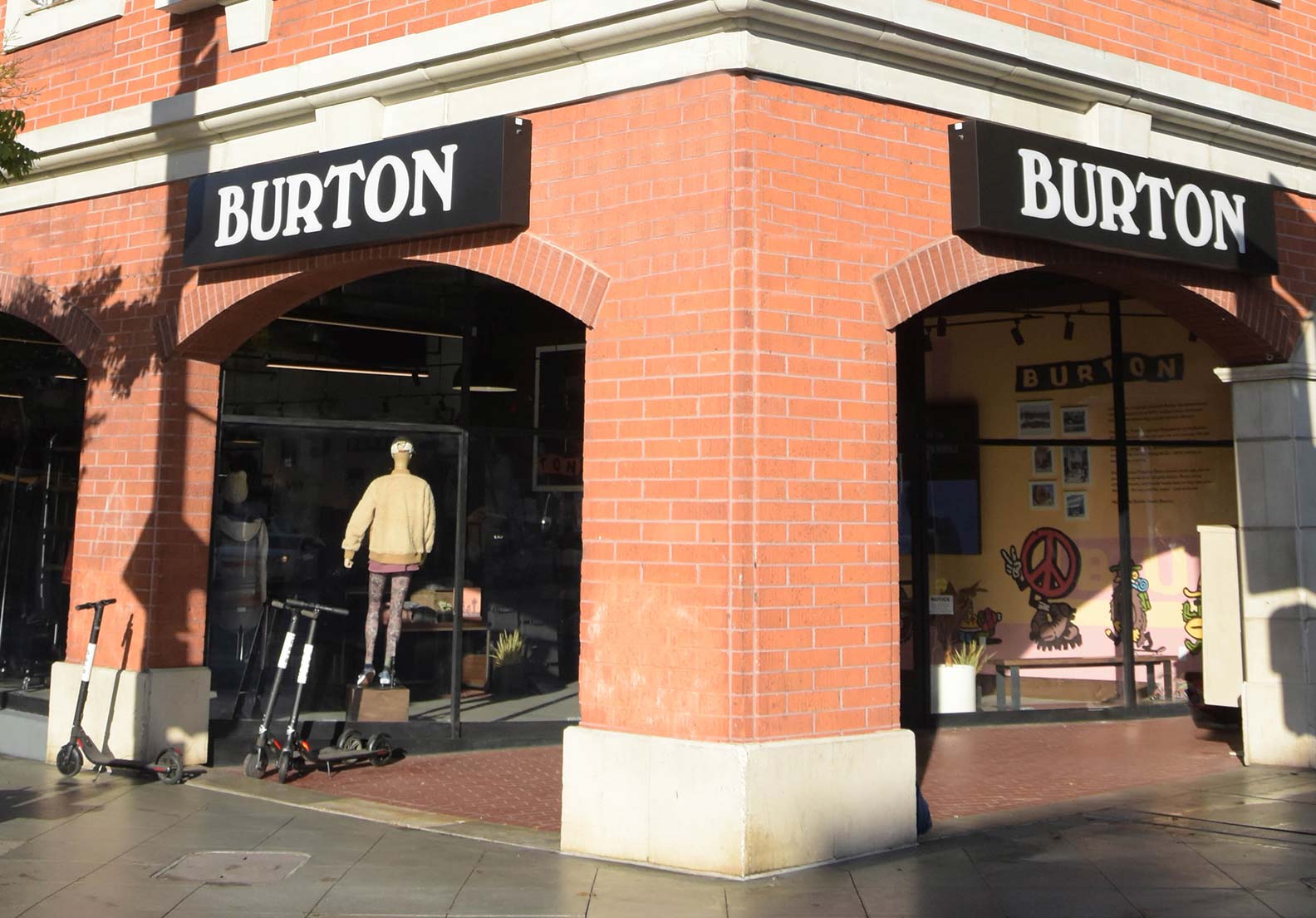 Burton flaggskeppsbutik – Santa Monica butiksfasad