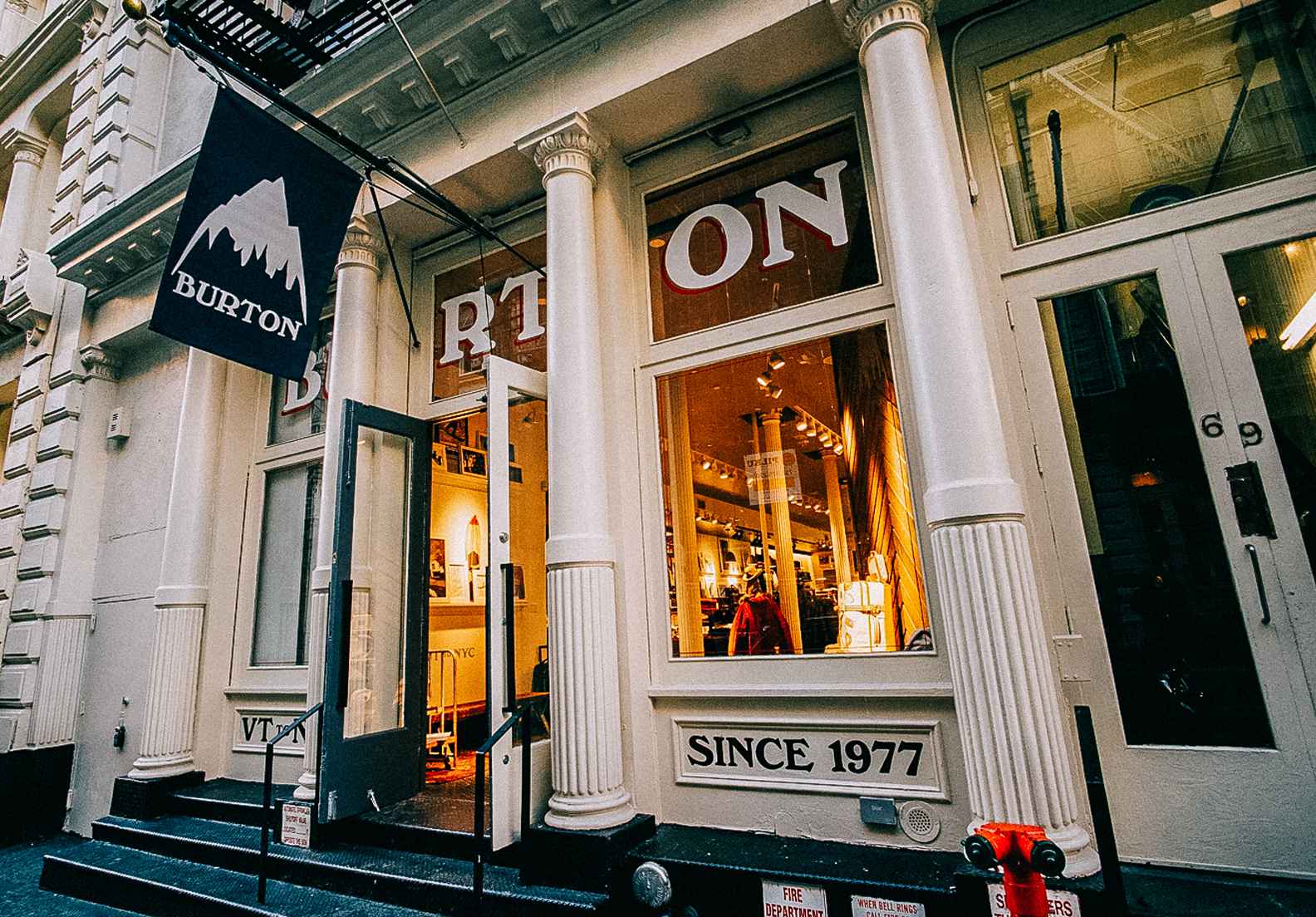 Burton flaggskeppsbutik – New York butiksfasad