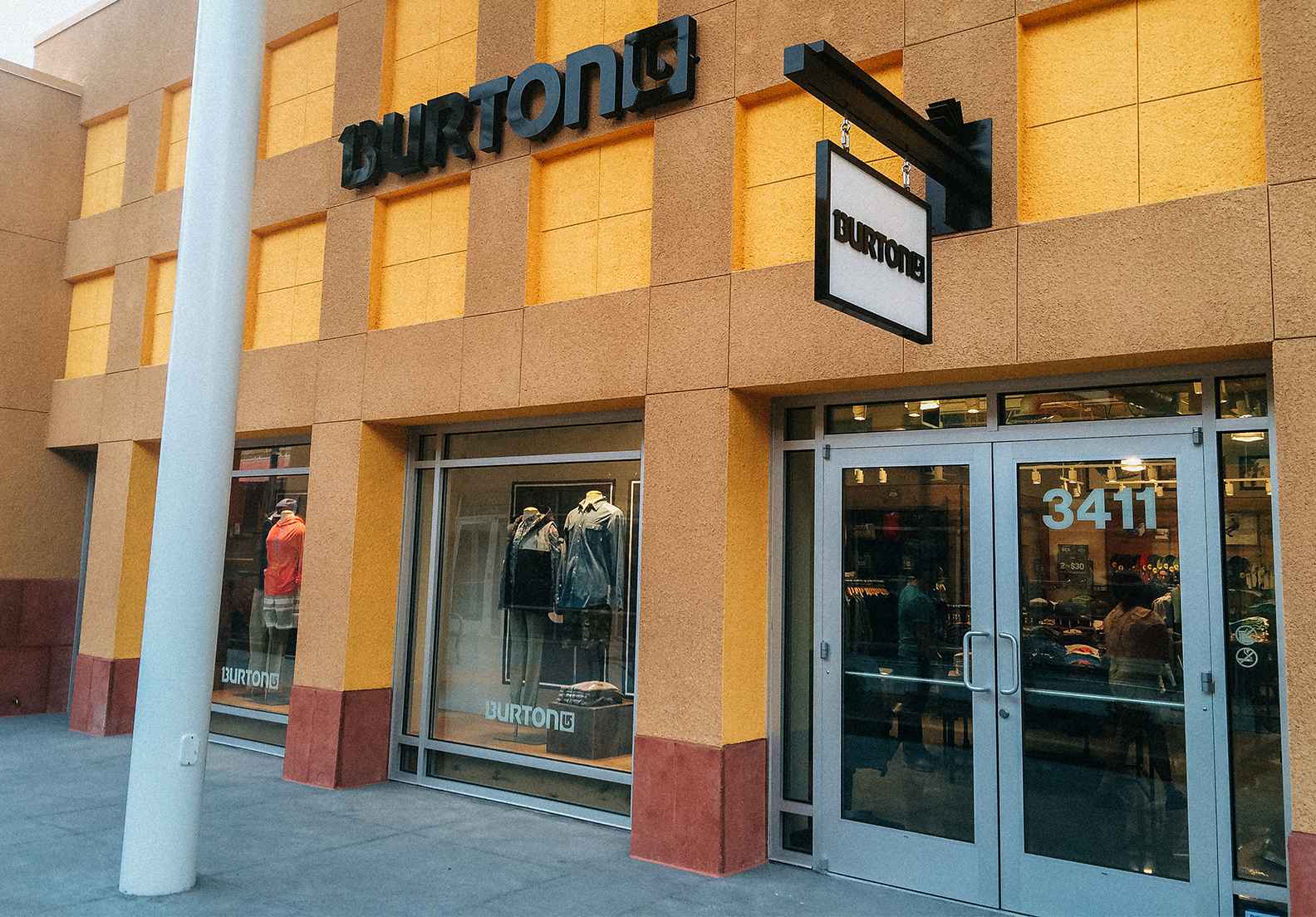 Burton Outlet &mdash; Las Vegas Storefront