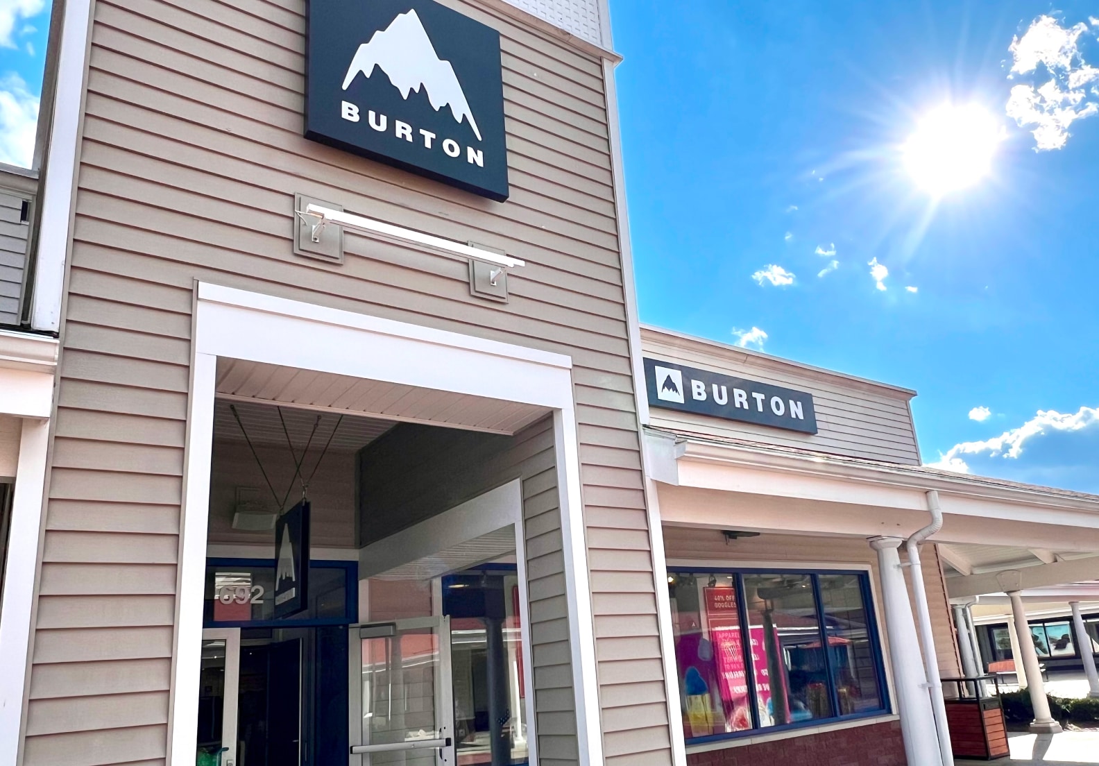 Burton Outlet &mdash; Wrentham Storefront