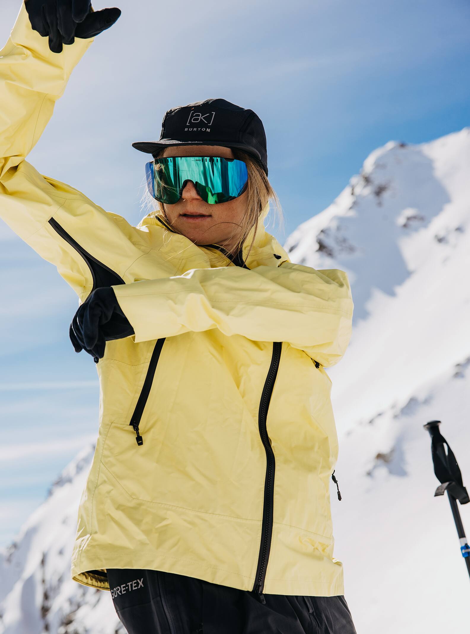 Women's Burton [ak] Surgence GORE-TEX 2.5L Jacket | Burton.com