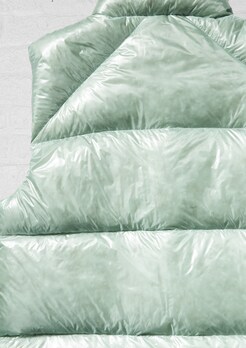 ダウンベスト | Burton.com Winter 2022 JP