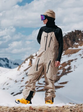 ウィメンズ Burton [ak] アクマー GORE-TEX Pro 3L ビブパンツ 画像のアイテムはSummit Taupe